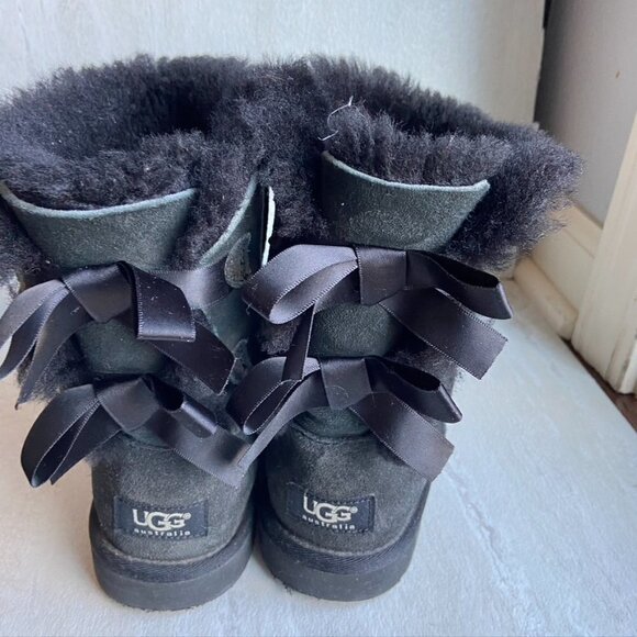 UGG kids size 4 Bailey bow in black - Picture 5 of 10